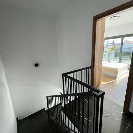 Urban Retreat- 500m From The Case de vacanță