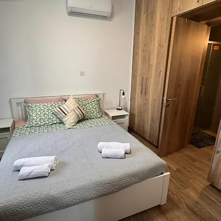 Urban Retreat- 500m From The