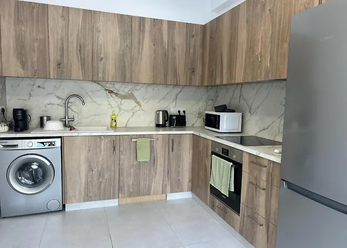 Urban Retreat- 500m From The *