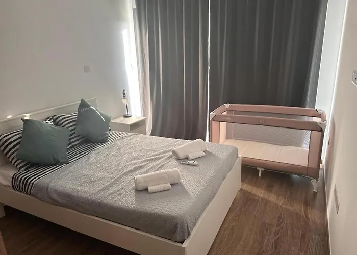 Urban Retreat- 500m From The *