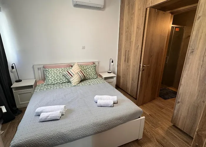 Urban Retreat- 500m From The