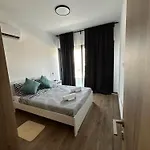 Urban Retreat- 500m From The Holiday home *